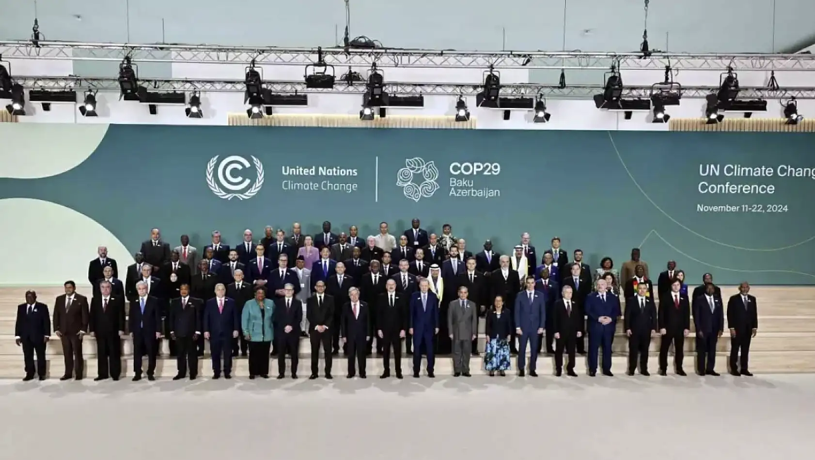 Cumhurbaşkanı Erdoğan, COP29 aile fotoğrafı çekimine katıldı