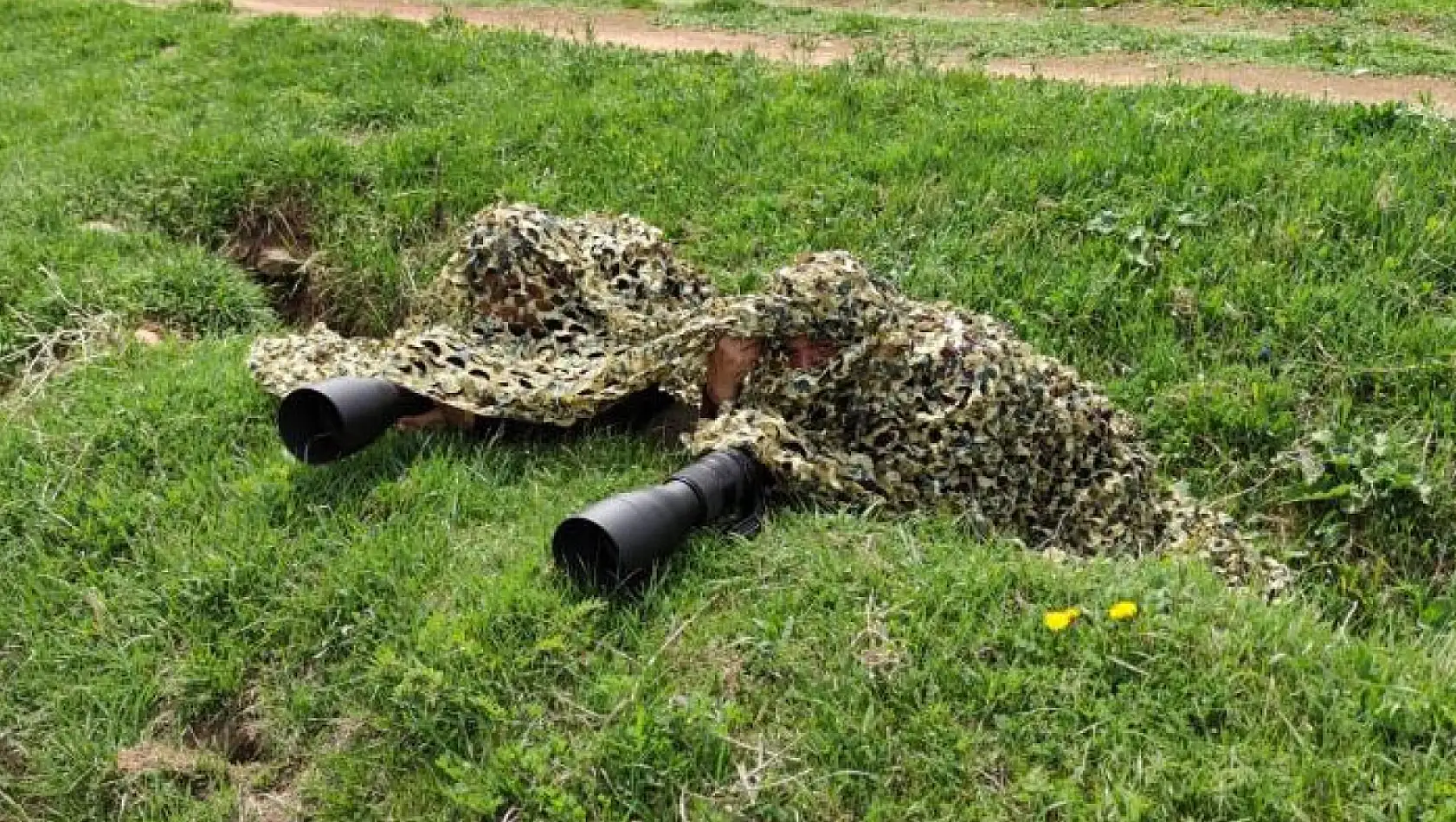 Doğa fotoğrafçıları kuş türlerini bekliyor