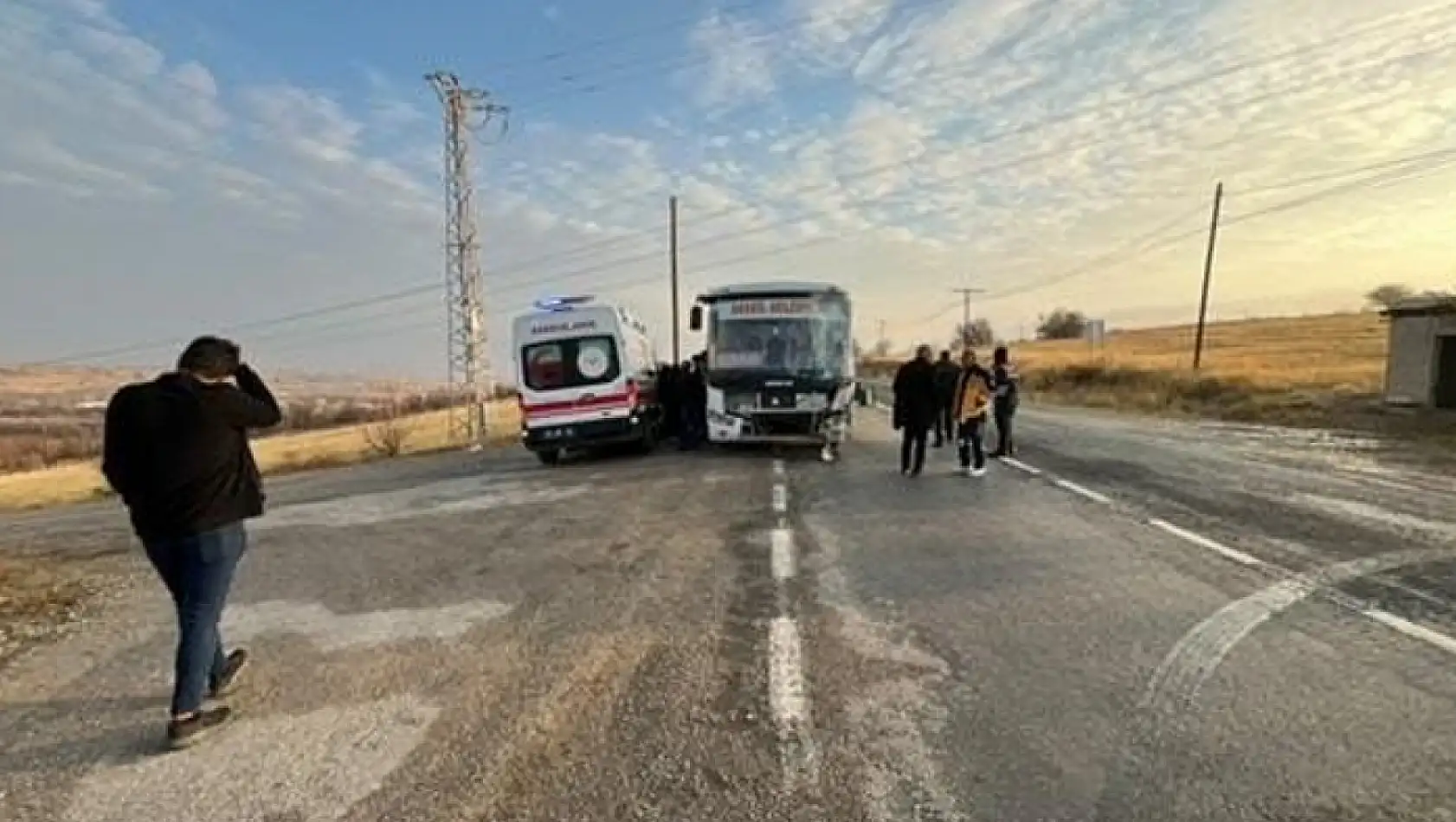 Elazığ'da otobüs ile kamyonet çarpıştı