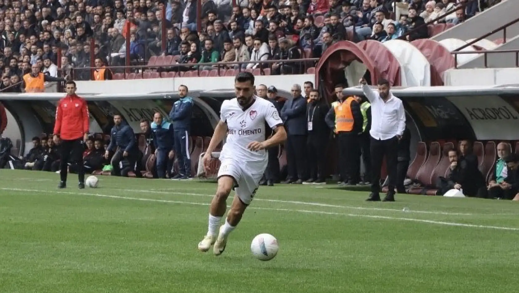 Elazığsporlu Burhan'ın ön çapraz bağı koptu, sezonu kapattı