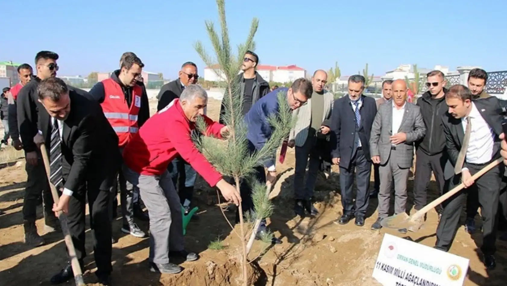 Erciş'te fidan dikme etkinliği