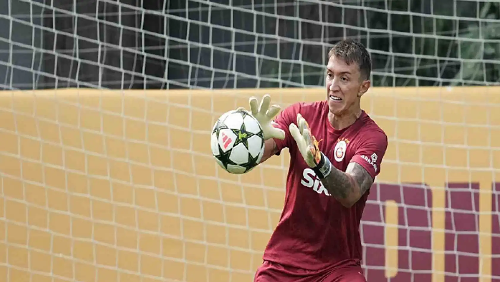 Fernando Muslera takımla çalıştı