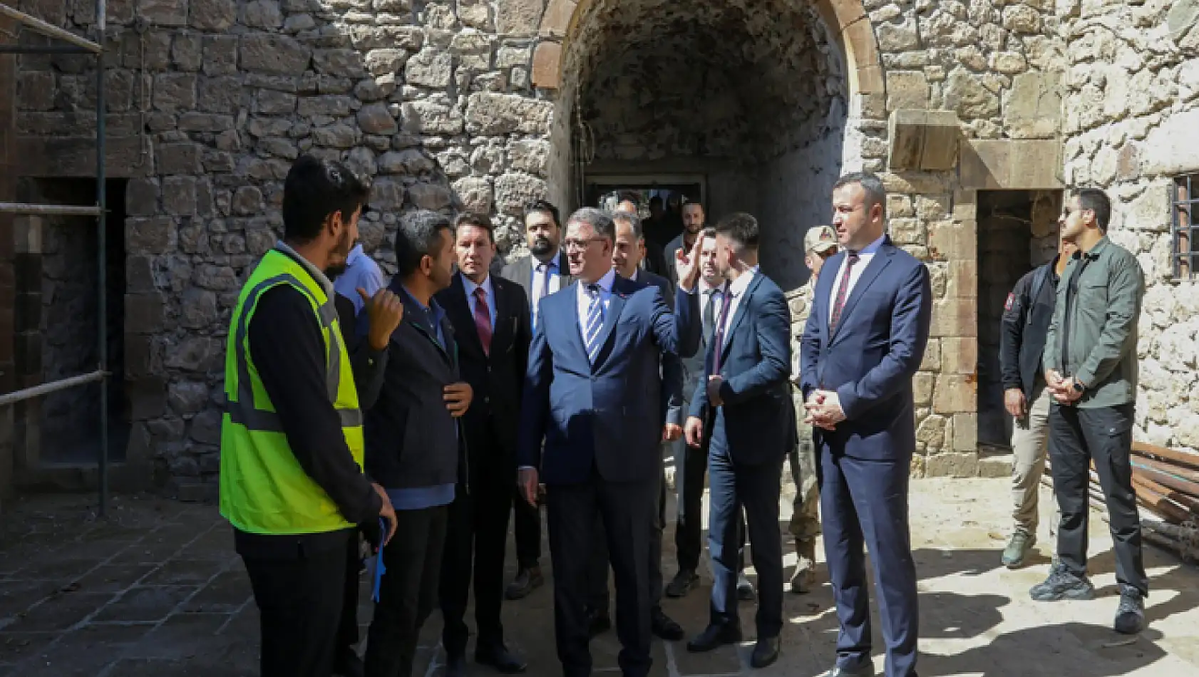 Gevaş'ta İzzettinşir Camii restore ediliyor