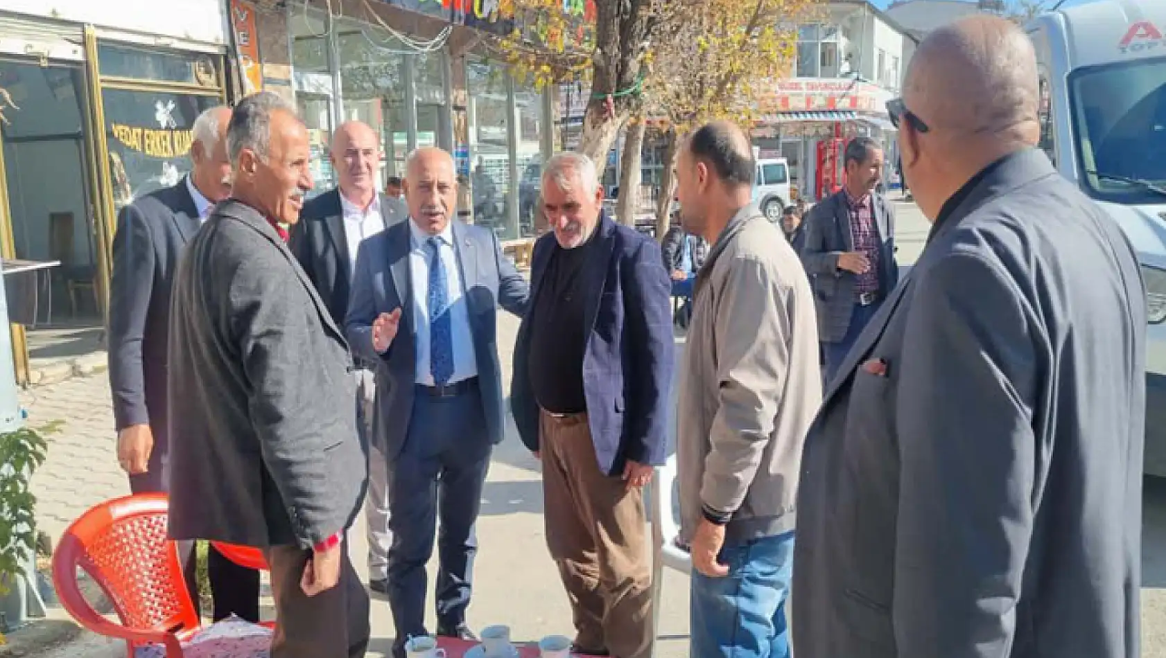 Güngöralp, Muradiye'de esnaflarla buluştu