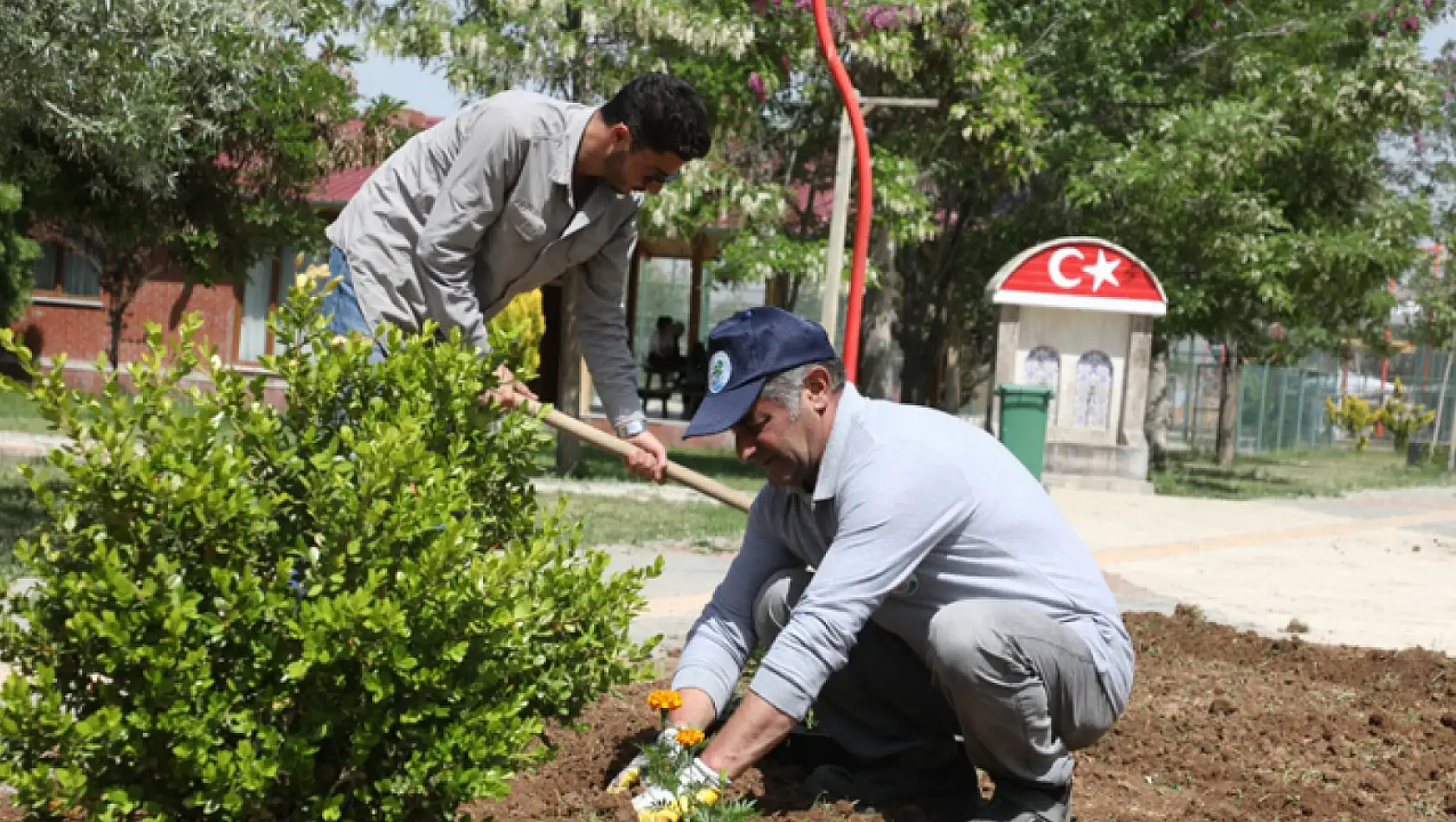 Gürpınar Belediyesi'nden parklarda bakım onarım çalışması