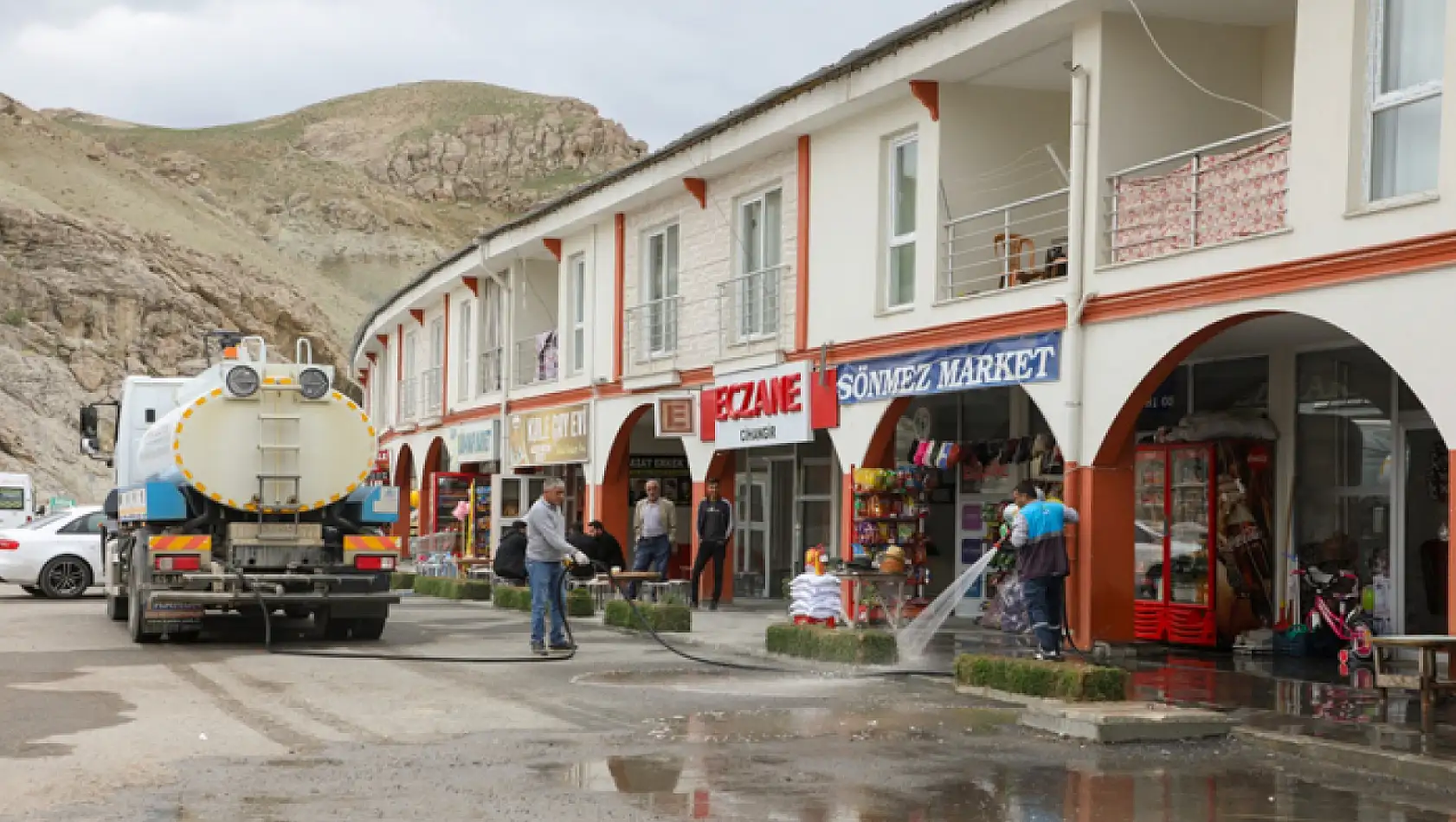 Gürpınar Belediyesi'nden temizlik çalışması