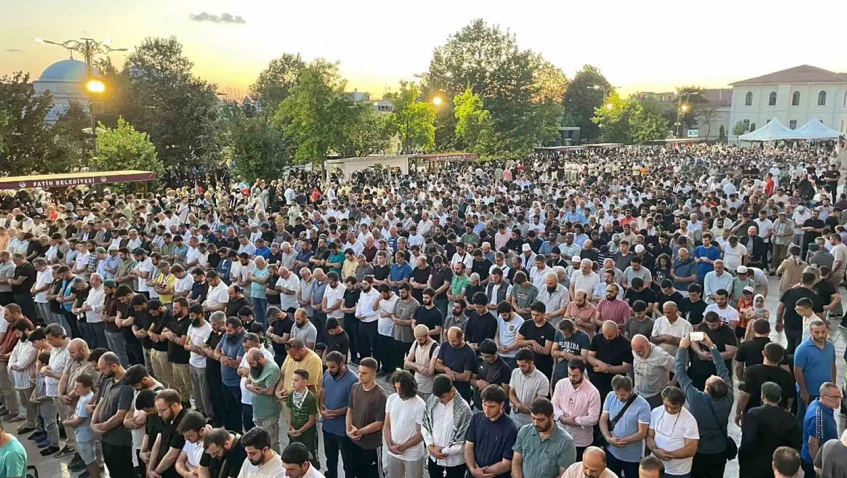 Haniye'ye düzenlenen suikast yürüyüşle protesto edildi