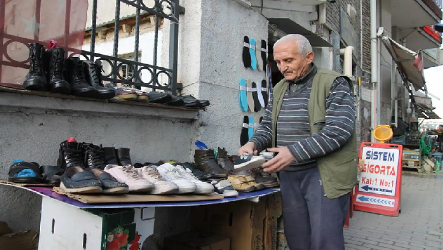 İki metrekarelik dükkanda geçen yarım asır