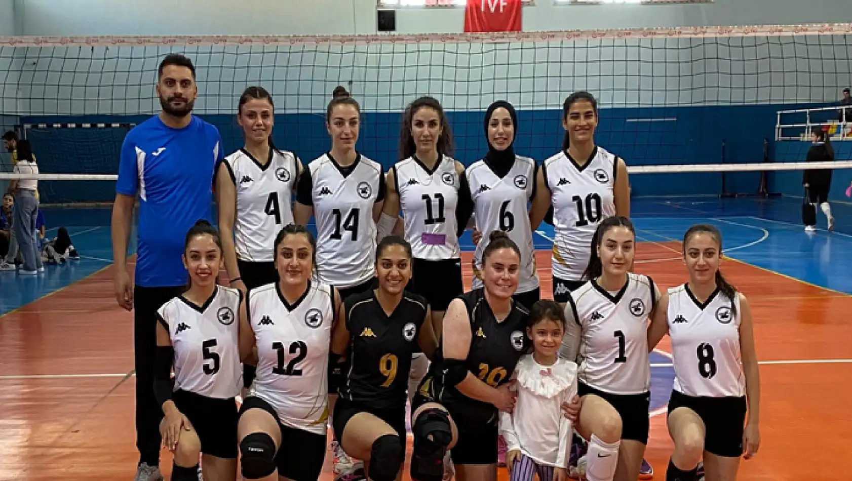 İpekyolu Belediye Kadın Voleybol takımı, Silopi'yi mağlup etti