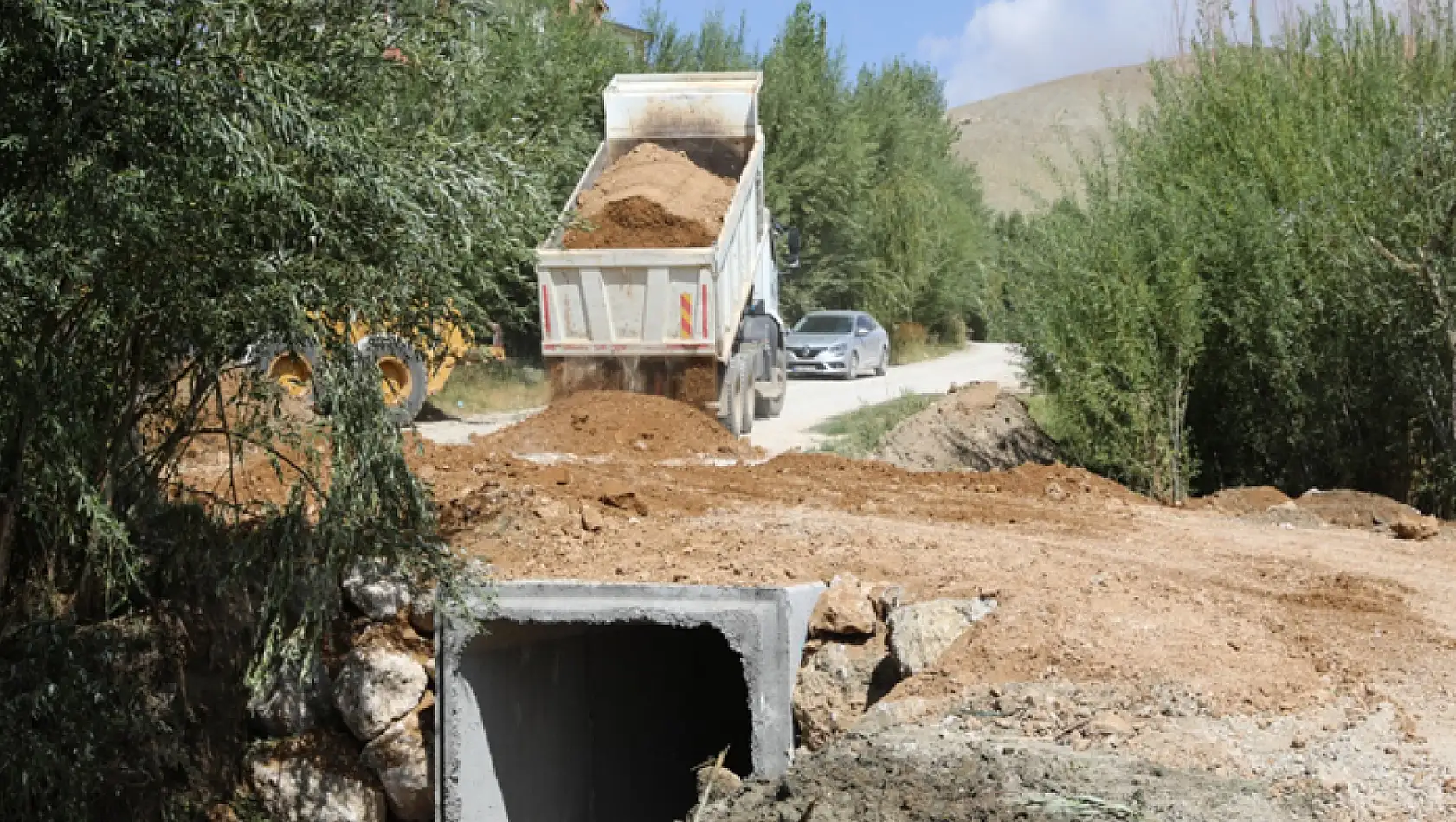 İpekyolu Belediyesi'nden sel ve su taşkınlarına karşı menfez çalışması