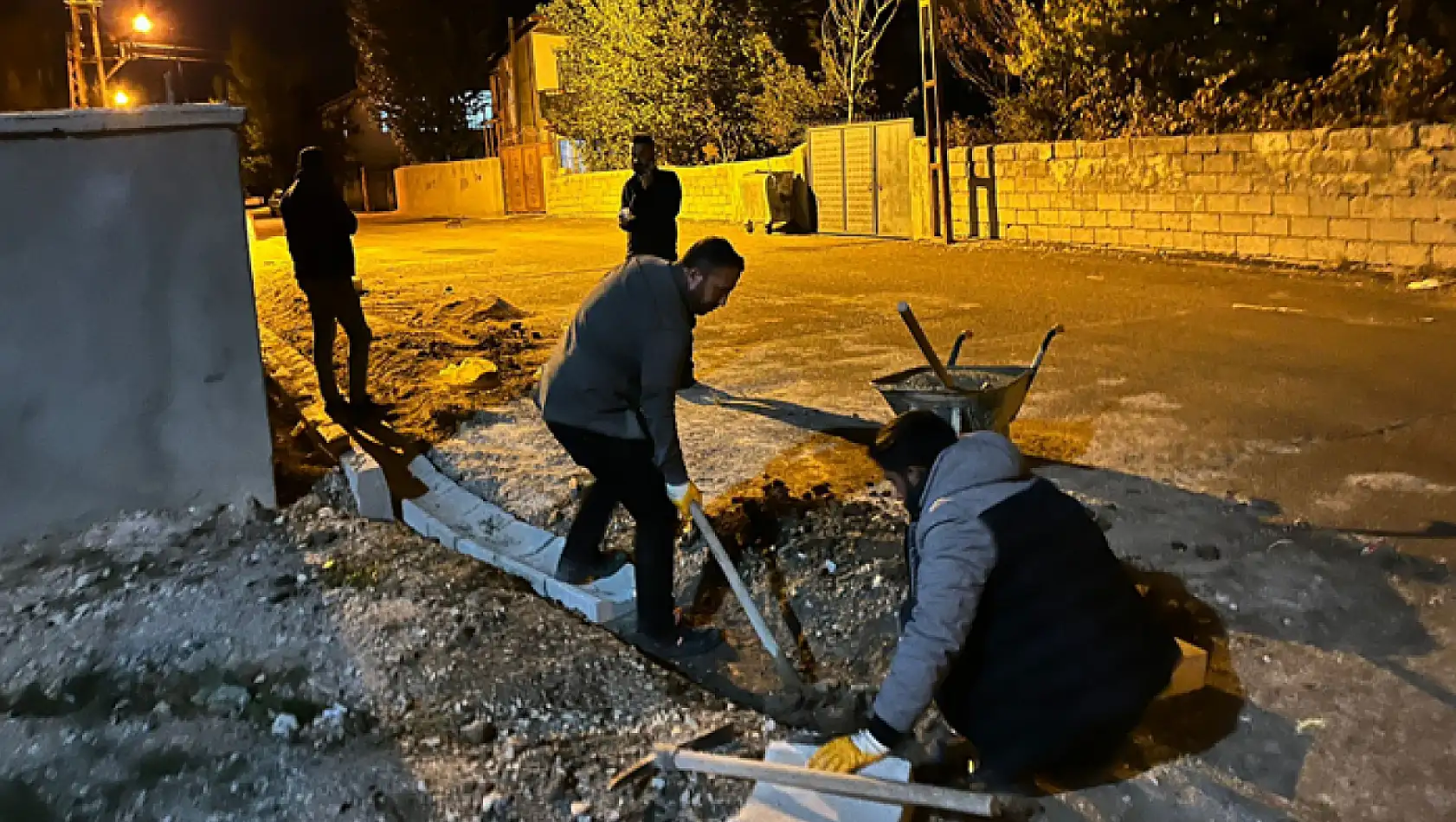 İpekyolu'nda yol bakım çalışmaları sürüyor