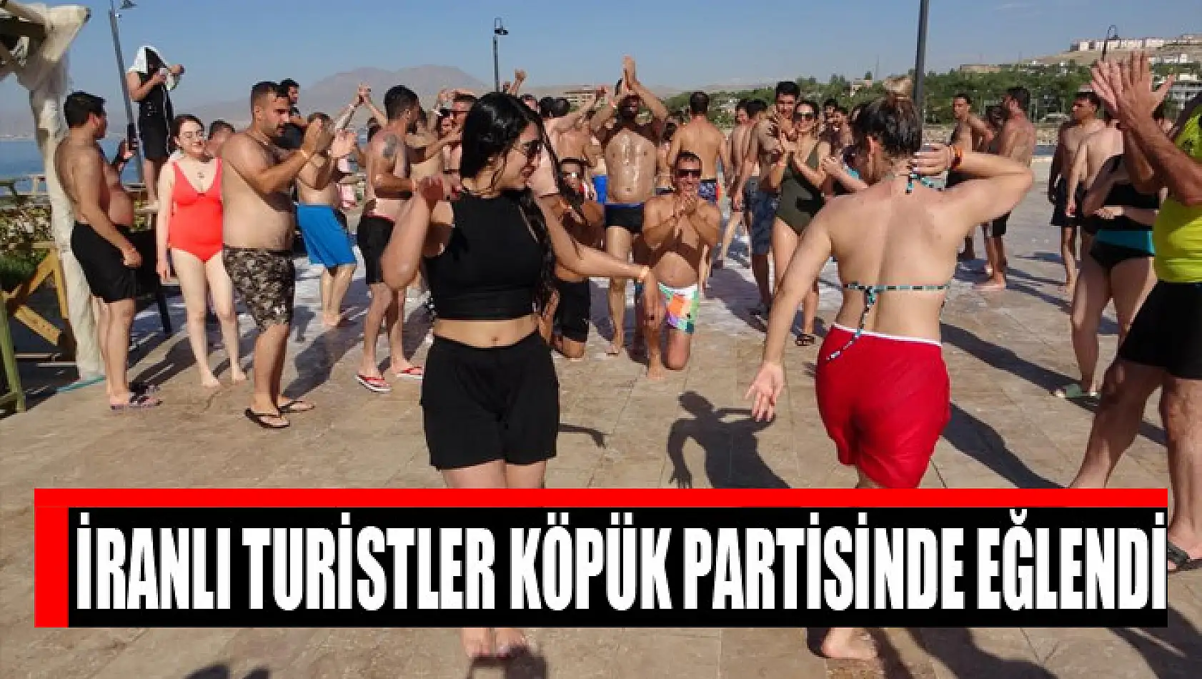 İranlı turistler köpük partisinde eğlendi