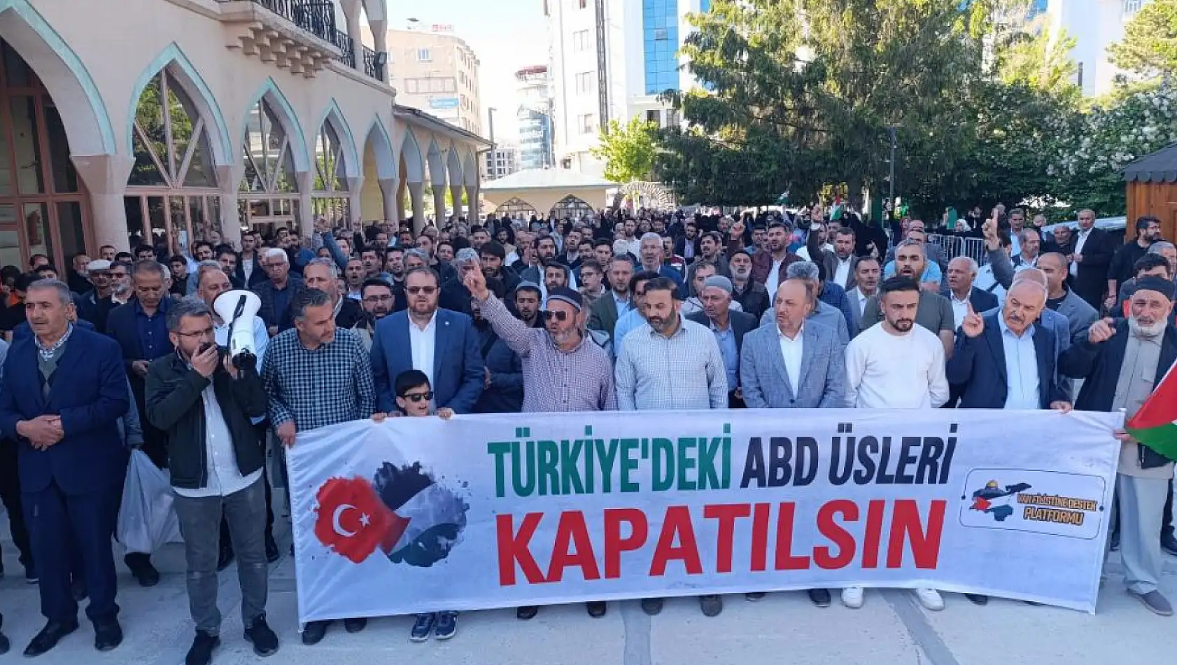 İsrail'in çadır kentteki katliamı Van'da protesto edildi