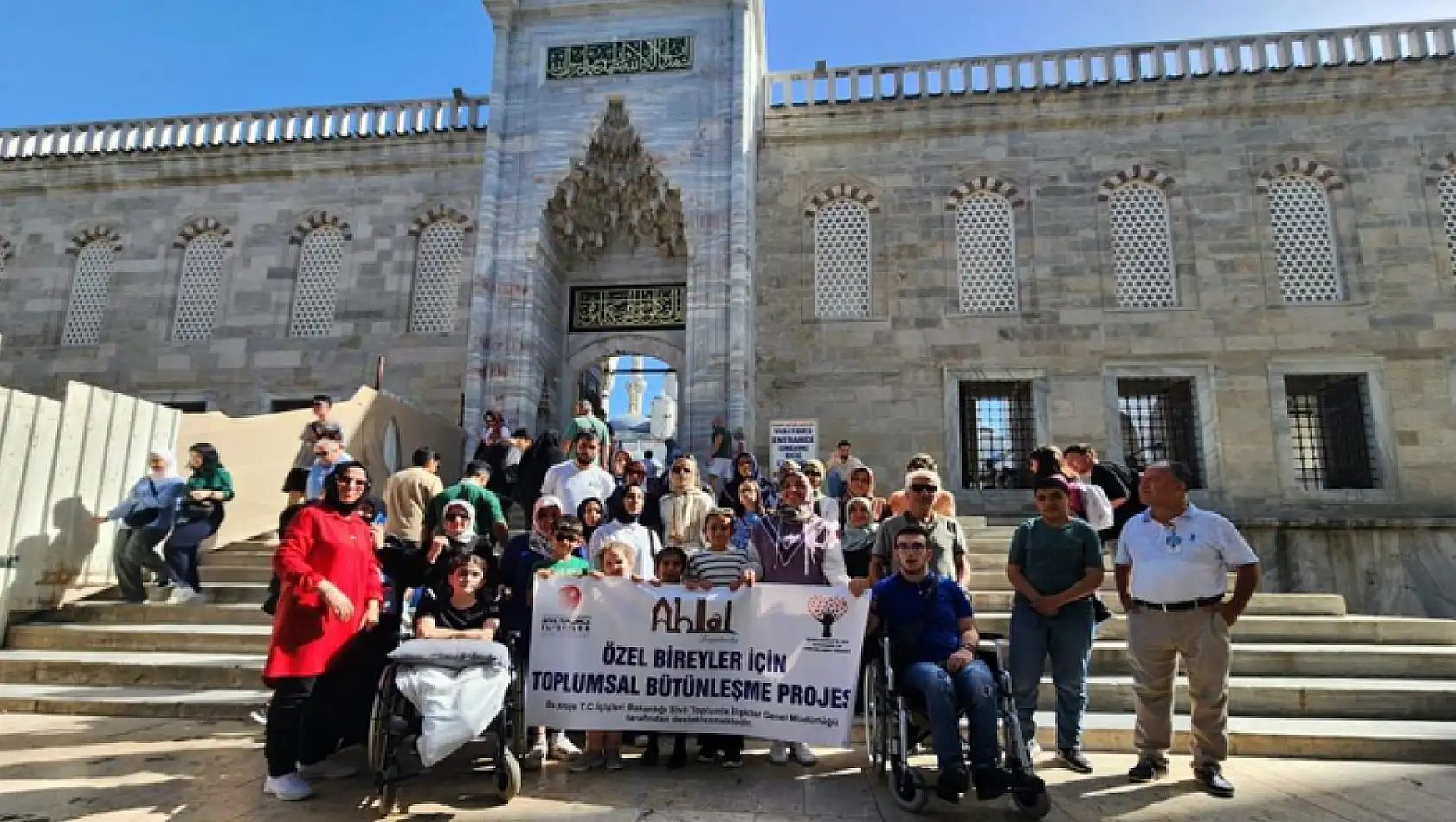 İstanbul'un tarihi ve turistik mekanlarını gezdiler