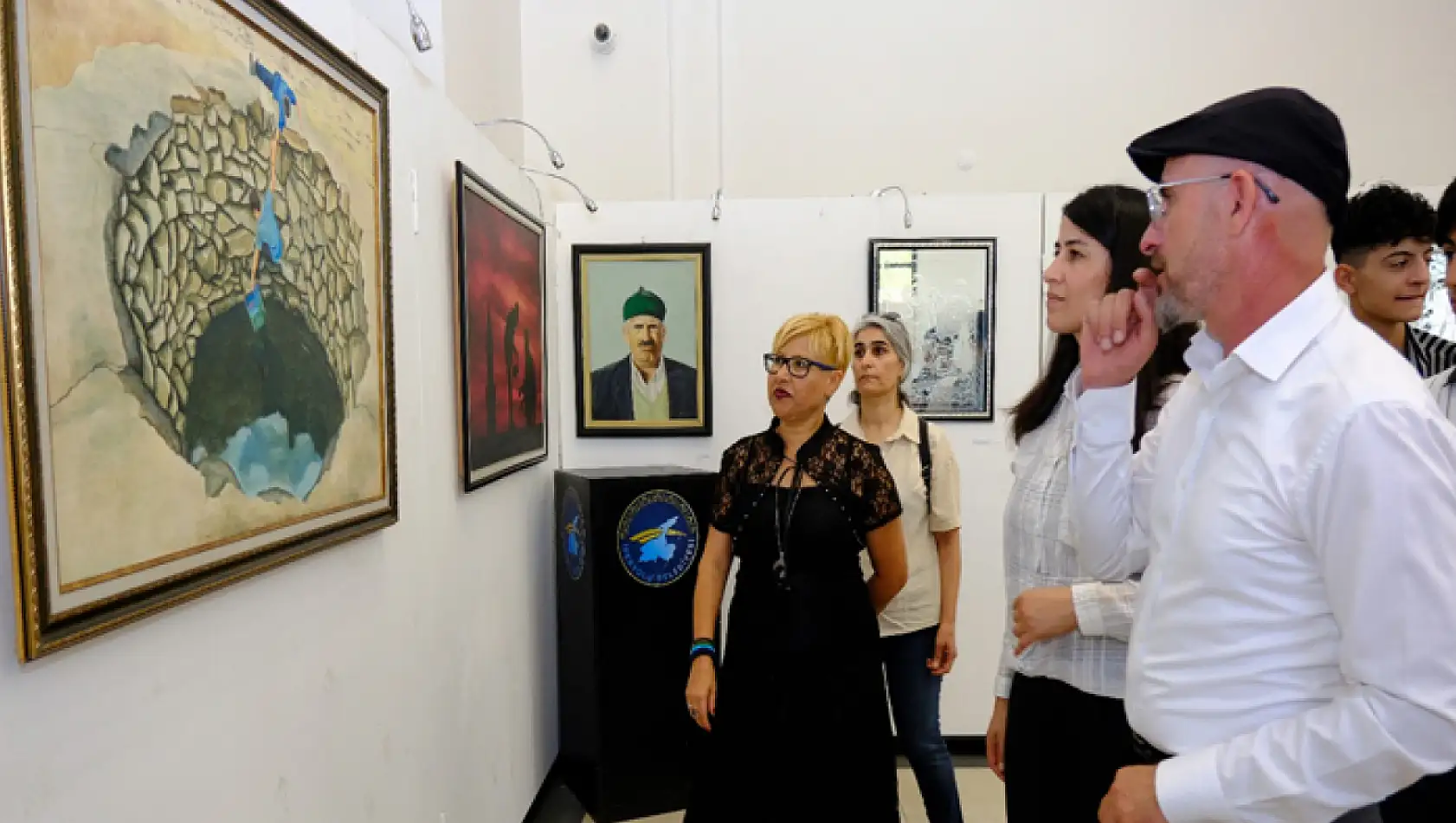İzmir Van Kolajı resim sergisi açıldı