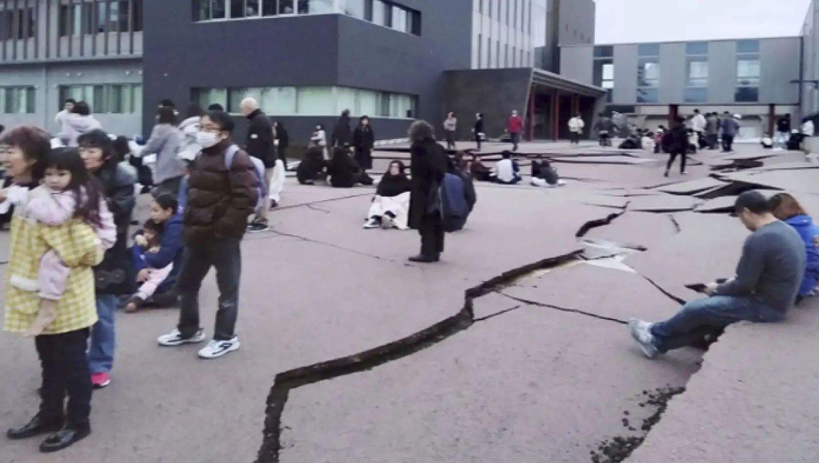 Japonya'da deprem bilançosu açıklandı! Tsunami uyarıları kaldırıldı