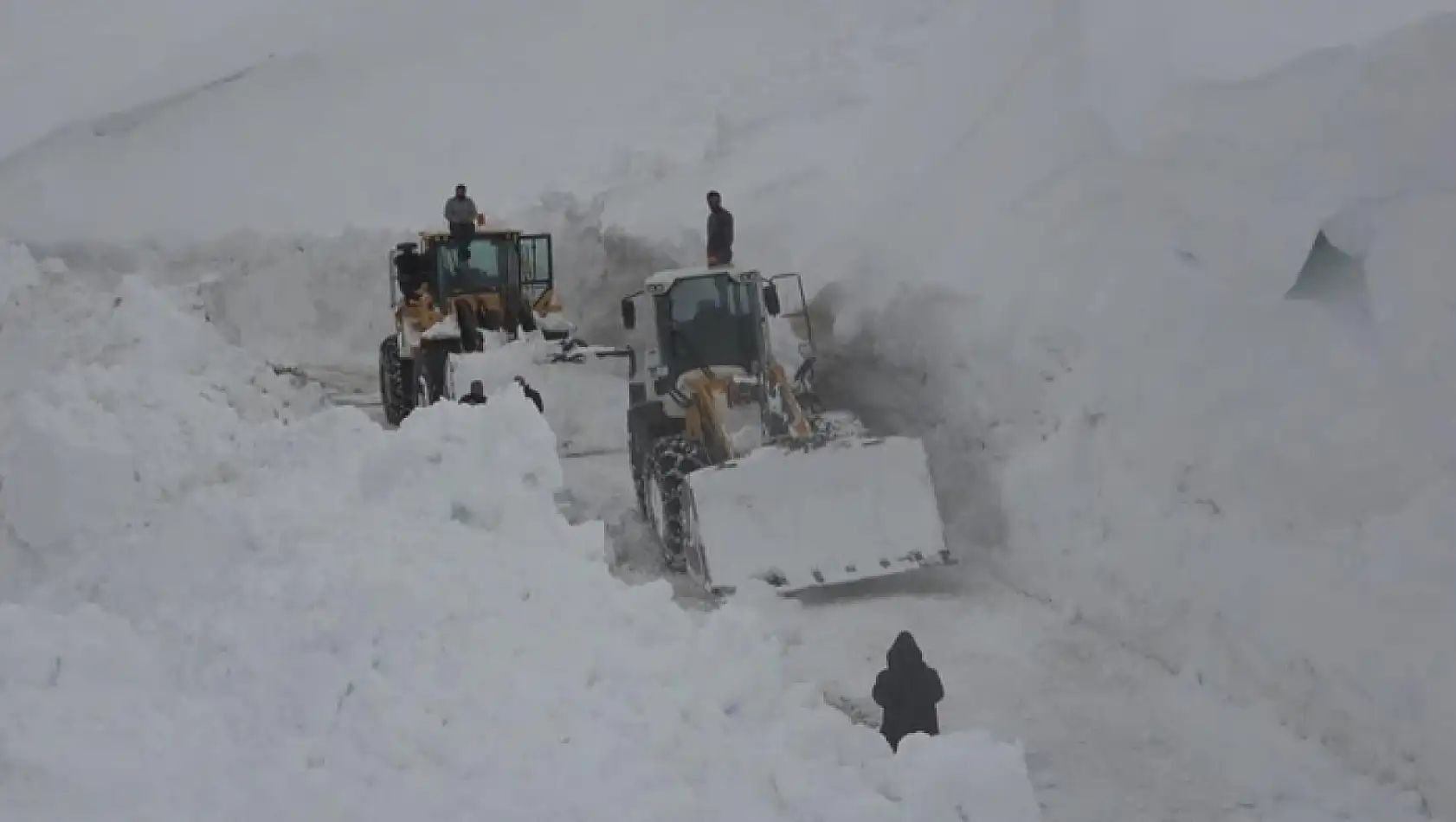 Kar kalınlığı 4 metreye ulaştı