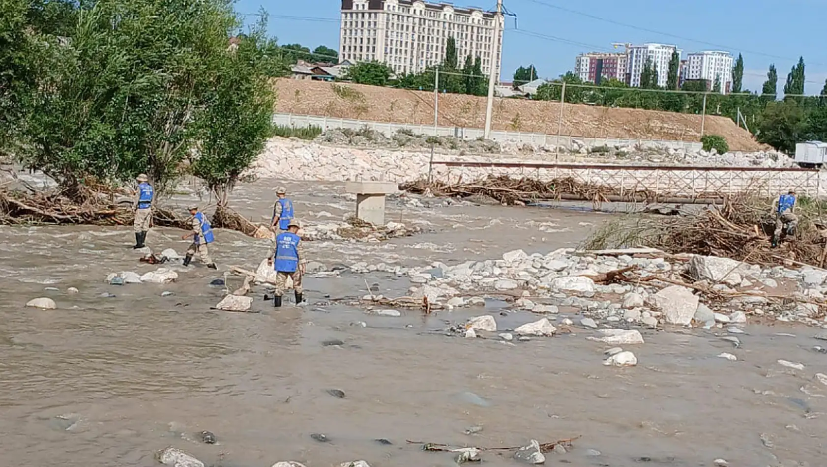 Kırgızistan'daki selde 1 çocuk öldü, 4 kişi kayıp