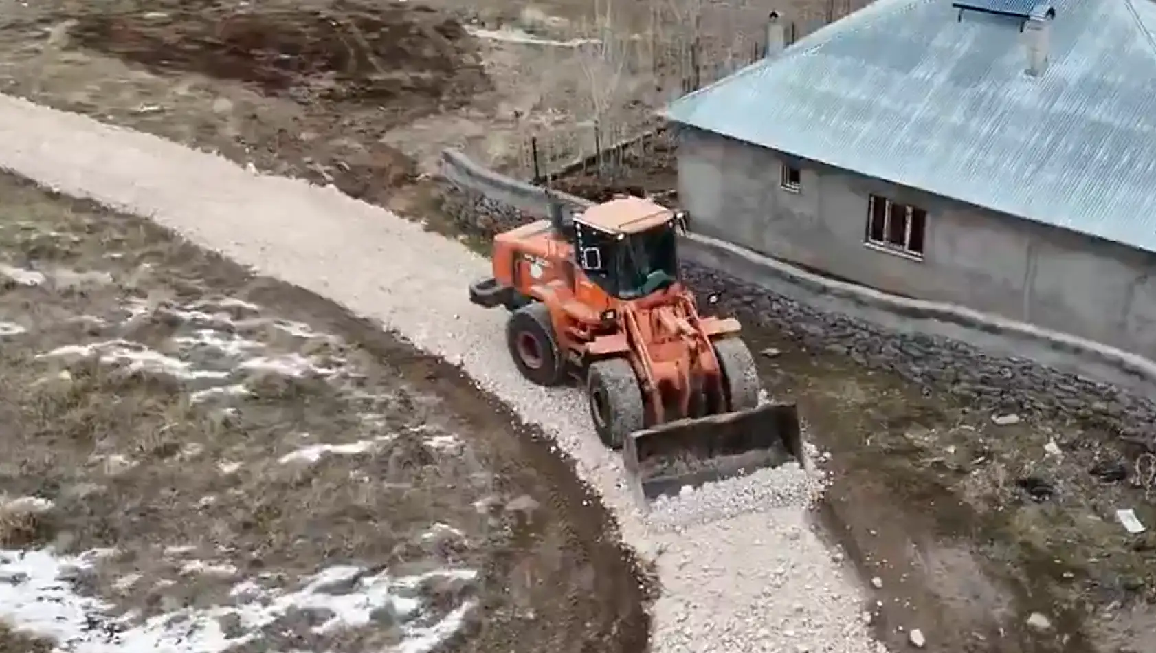 Kırkpınar Mahallesi'nde yol bakım çalışmaları sürüyor