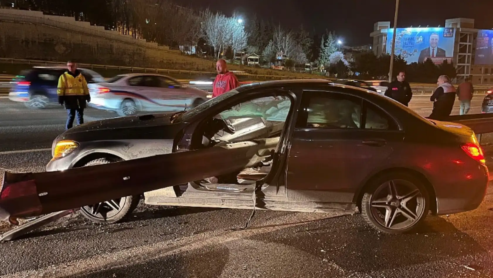 Kontrolden çıkan araç bariyerlere saplandı: 1 ölü, 1 yaralı