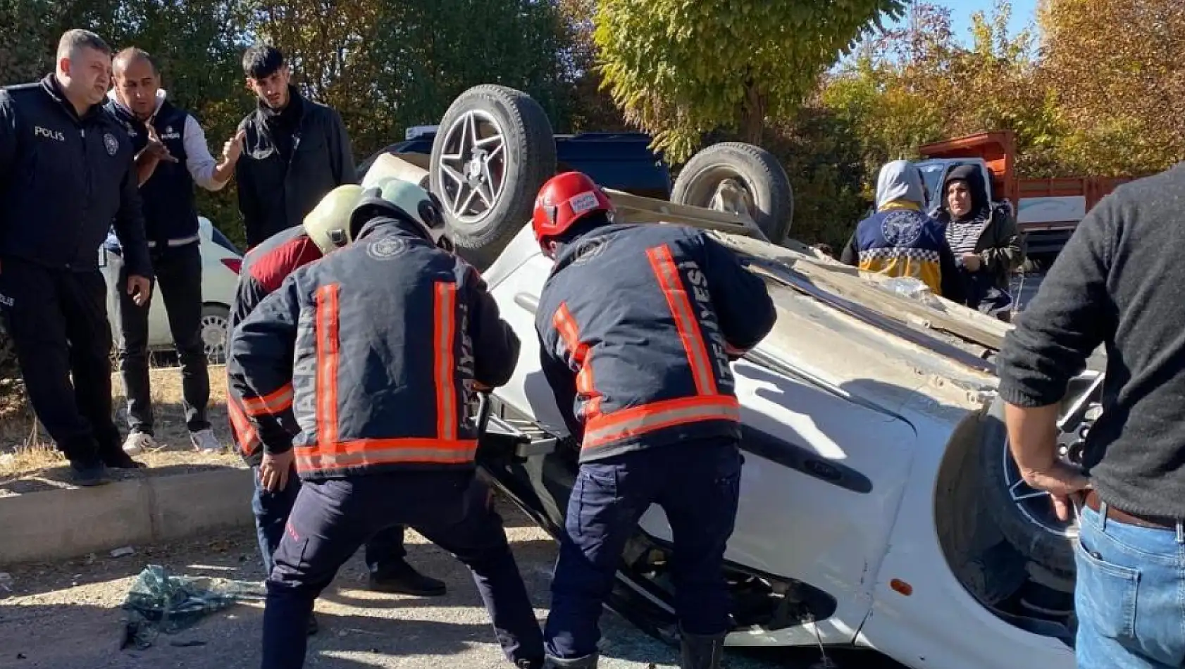 Kontrolden çıkan otomobil takla attı: 2 yaralı