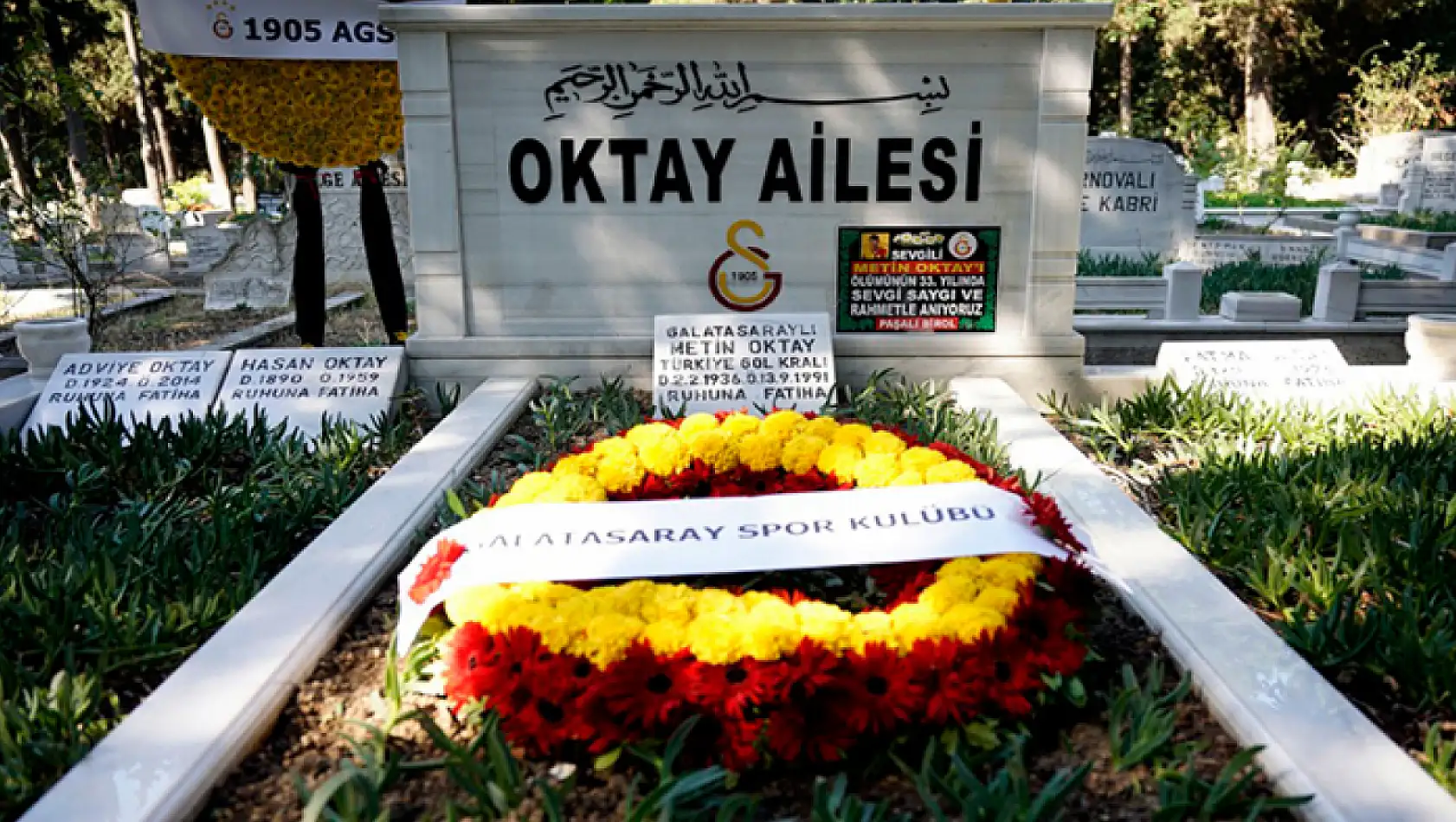 Metin Oktay kabri başında anıldı