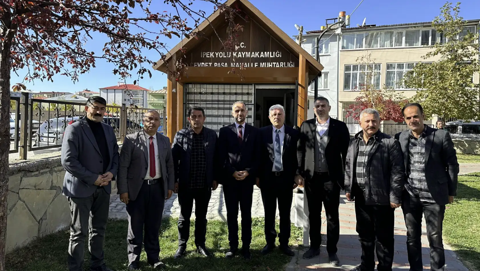 Müftü Şık İpekyolu ilçe muhtarlarıyla bir sraya geldi