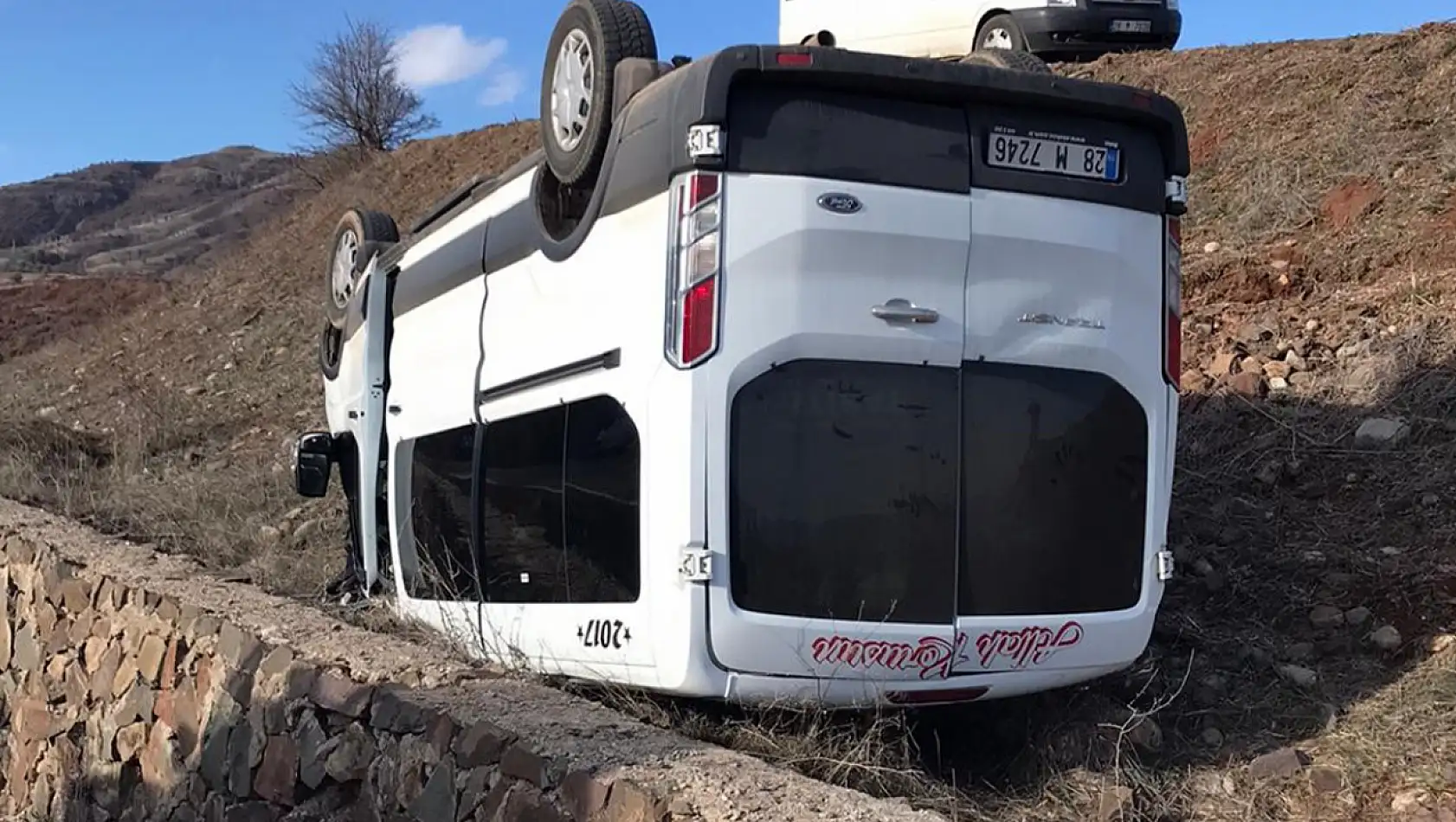 Öğrenci servisi devrildi: 11 yaralı