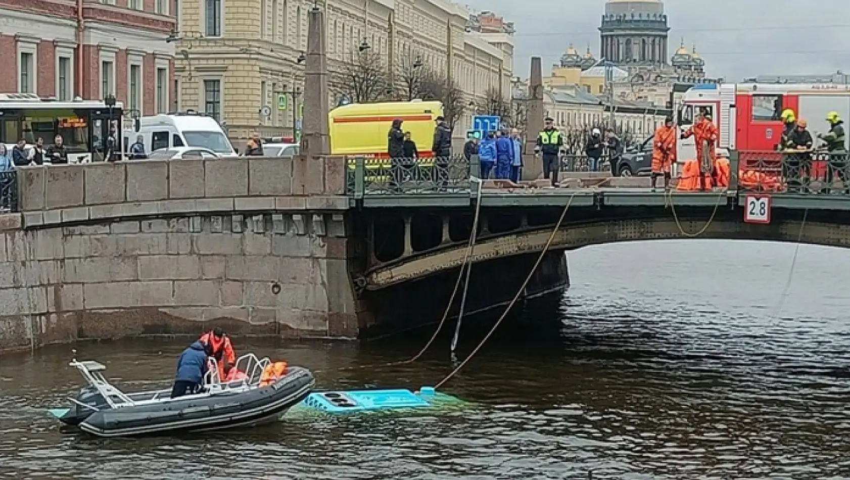 Rusya'da nehre uçan otobüste 7 kişi öldü