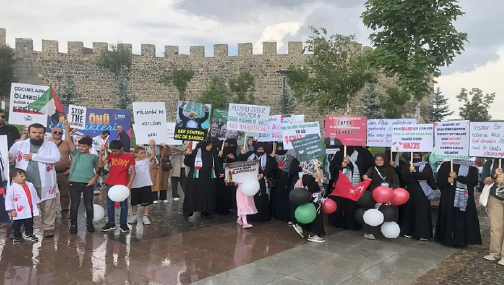 Sağlık çalışanları 38'nci haftada da sessiz yürüyüşlerini sürdürdüler