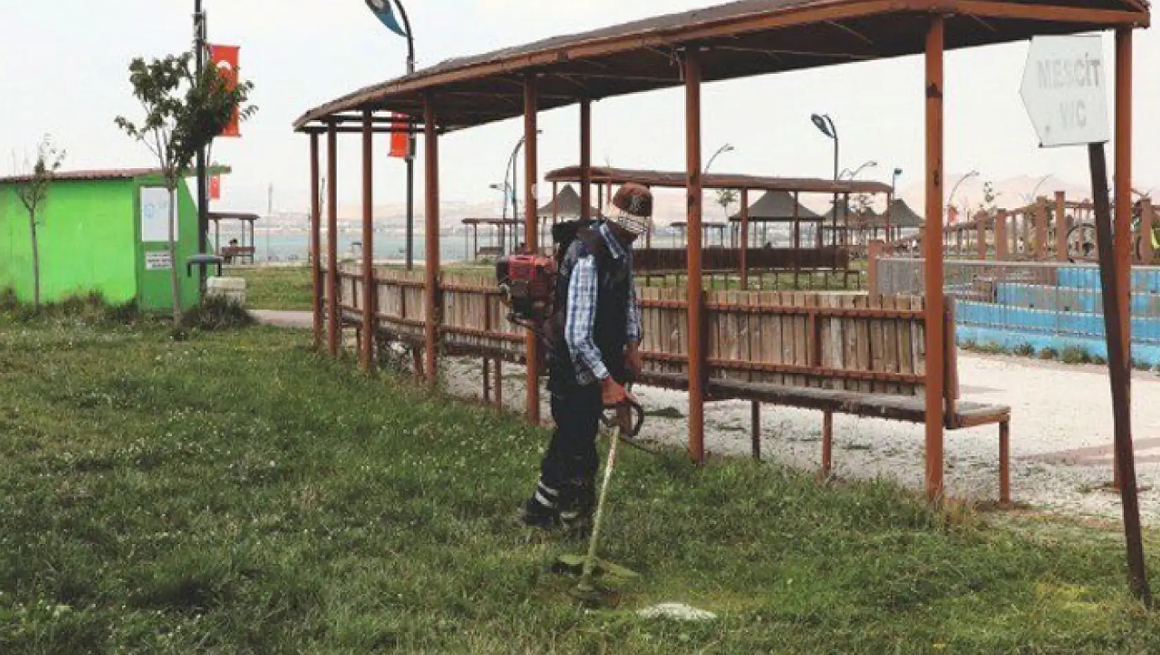 Tuşba Belediyesi'nden parklarda bakım onarım çalışması