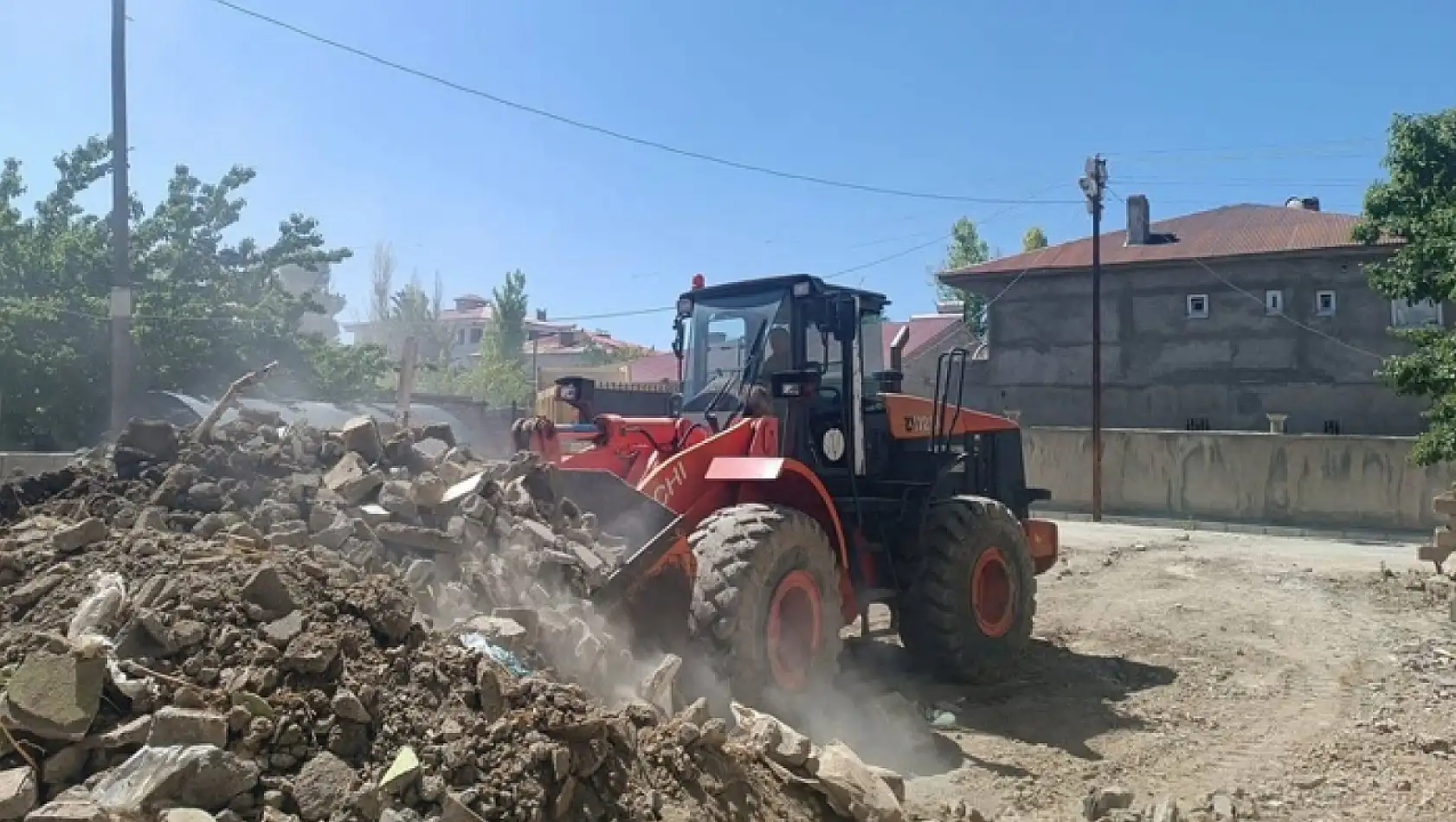 Tuşba Belediyesi'nden yol çalışması