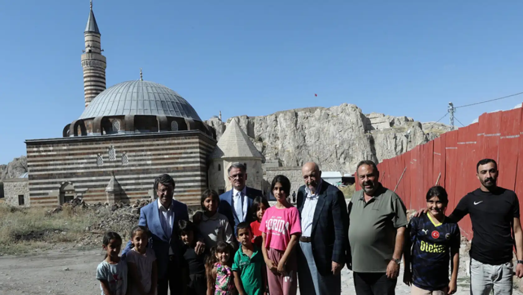 Vali Balcı ve Milletvekili Türkmenoğlu, Horhor Camii'nde incelemelerde bulundu