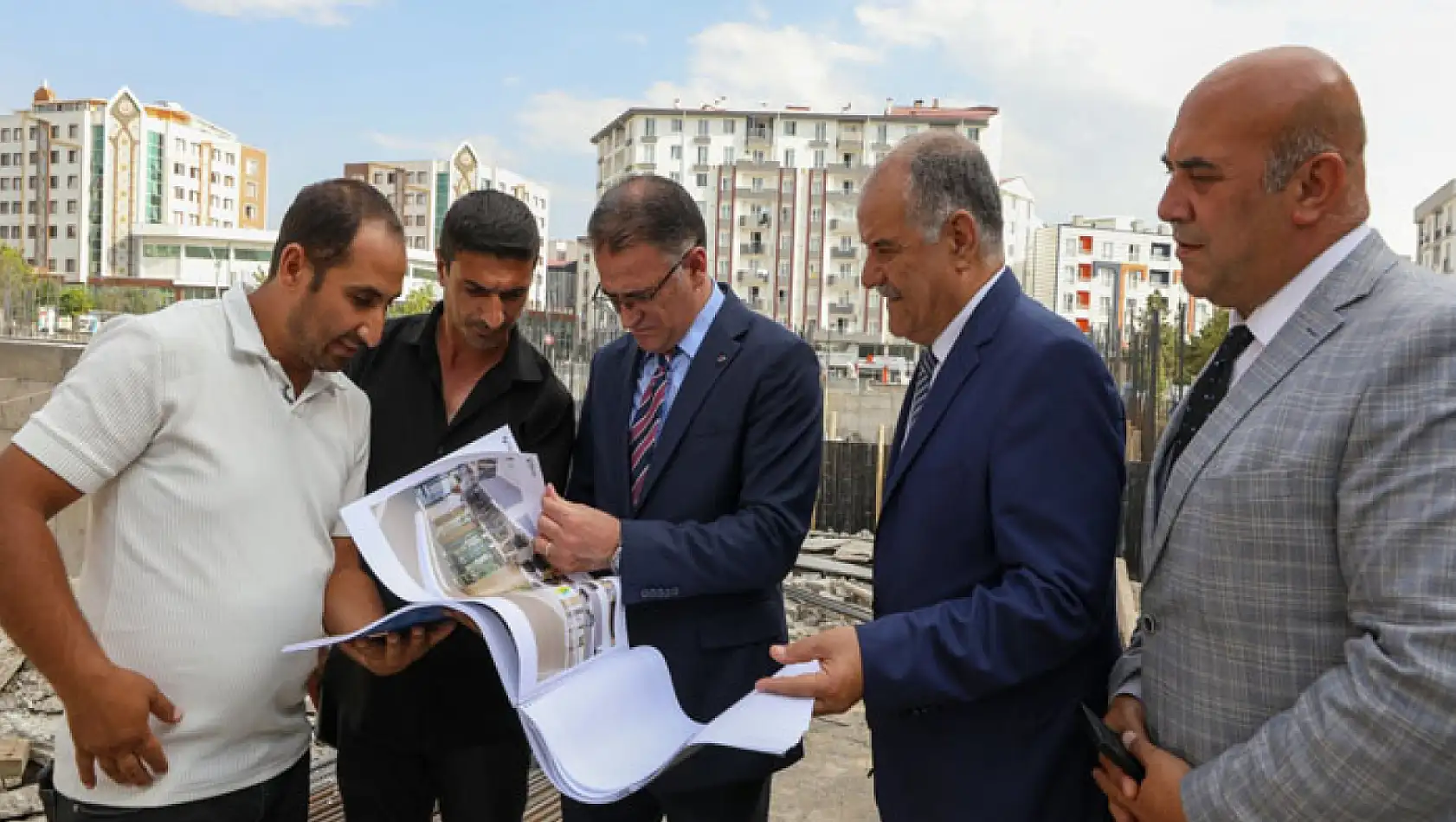 Vali Balcı, Yeni Kültür Merkezi'nin inşaatını inceledi