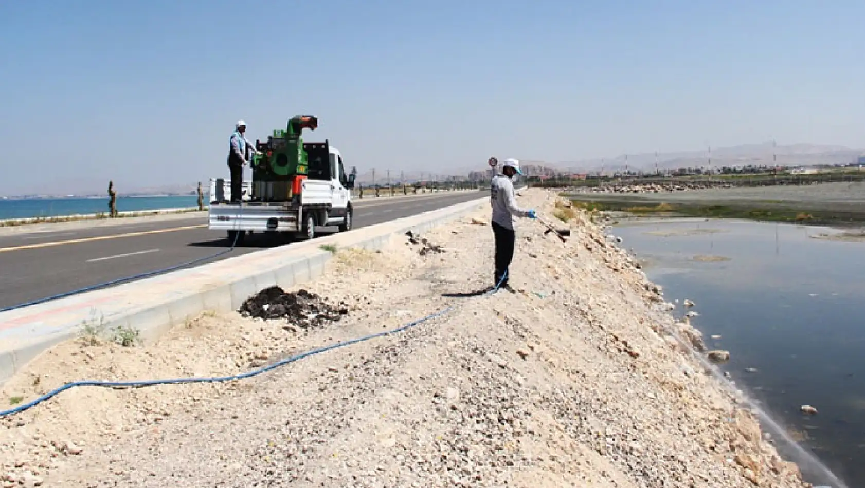 Van Büyükşehir Belediyesi'nden ilaçlama çalışması