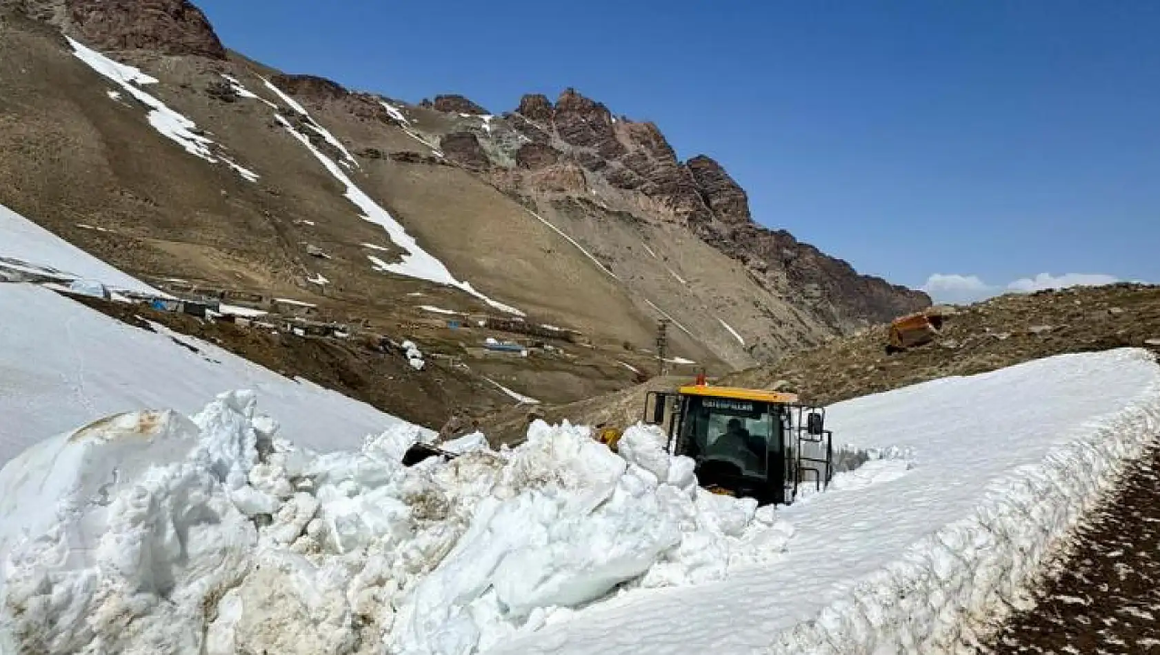 Van'da 5 aydır kapalı olan yol ulaşıma açıldı