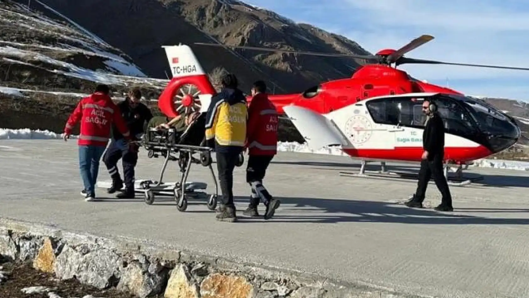 Van'da ambulans helikopter hamile kadın için havalandı