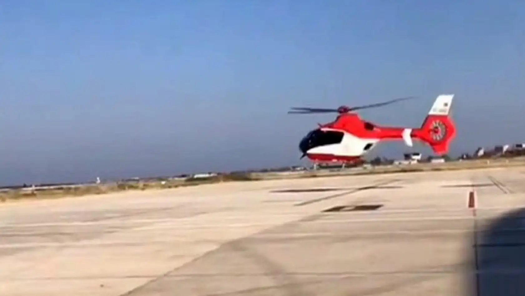 Doğum hastası kadın için ambulans helikopter havalandı