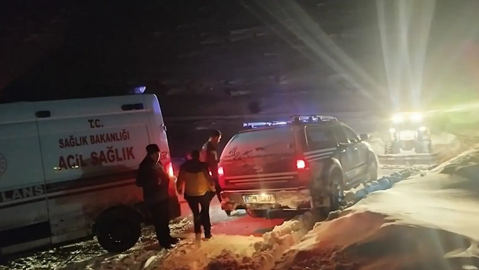 Van'da kar altında hasta kurtarma operasyonu