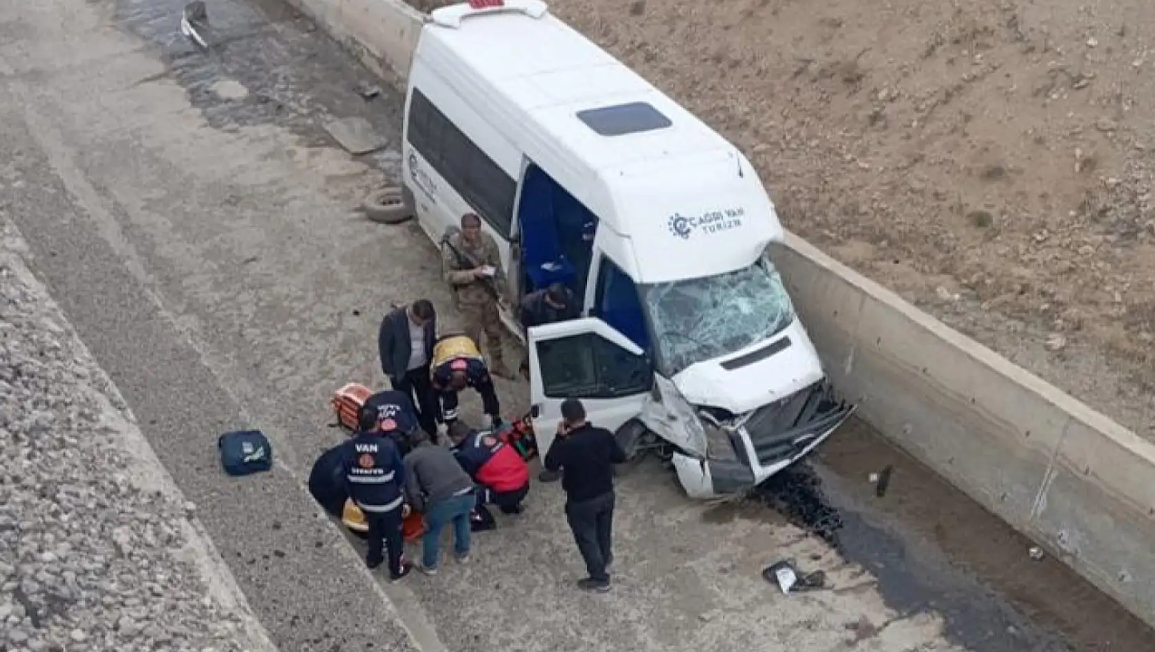 Van'da minibüs kazasında bir kişi hayatını kaybetti