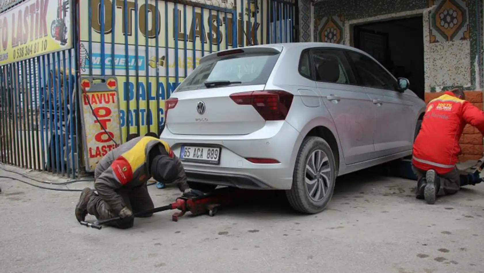 Van'da oto lastikçilerde hareketlilik başladı