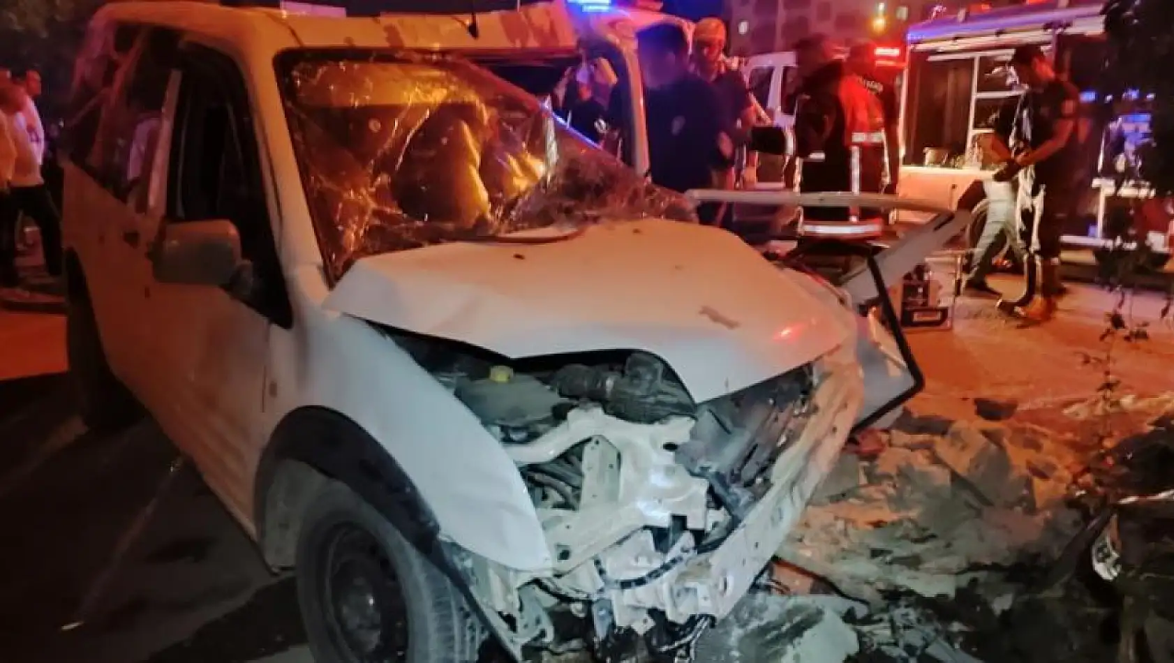 Van'da otomobil takla attı: 2 yaralı