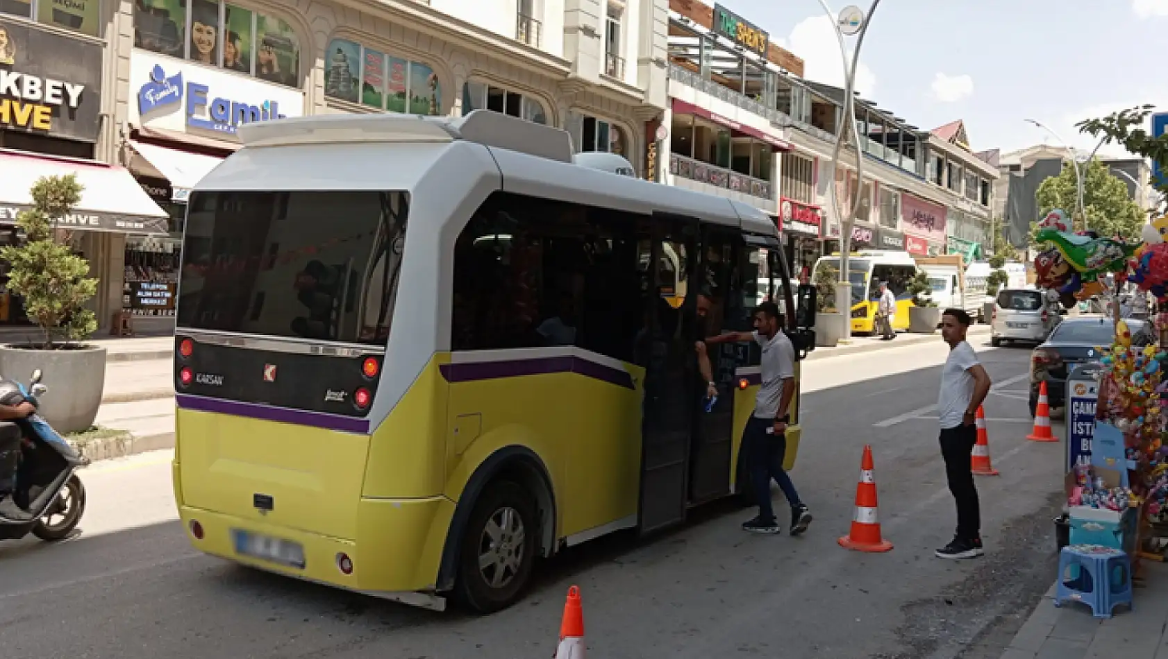 Van'da özel halk otobüsleri ve minibüslere vatandaşlardan tepki 