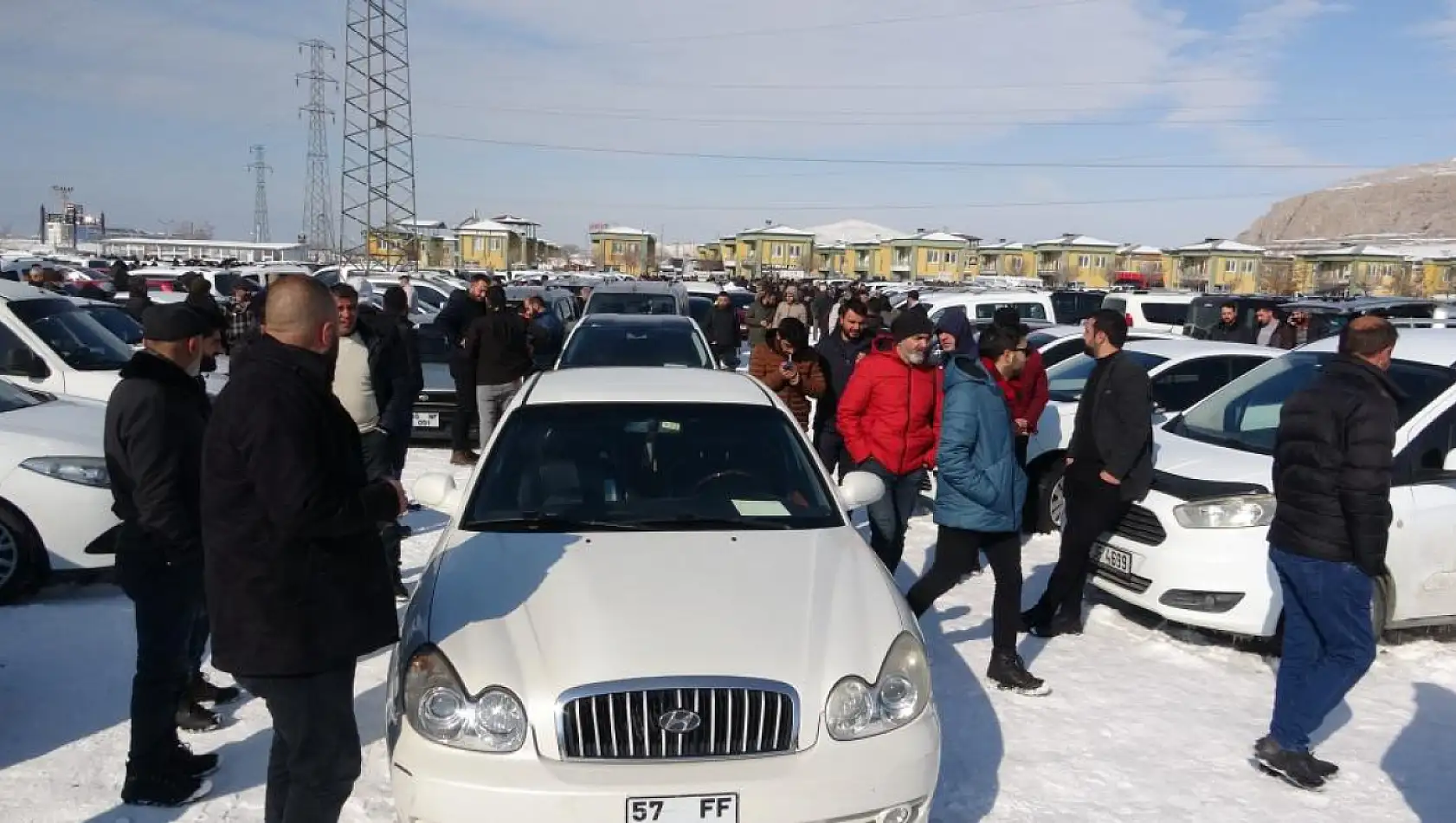 Van'da soğuk havalara rağmen ikinci el araçlara yoğun ilgi