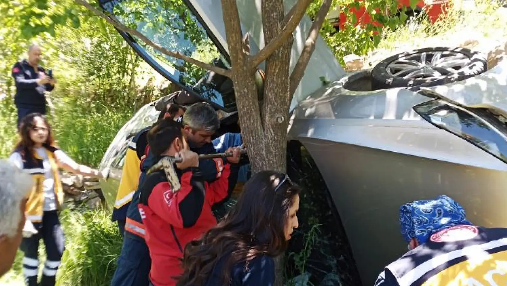 Van'dan Samsun'a giden otomobil, Gümüşhane'de takla attı