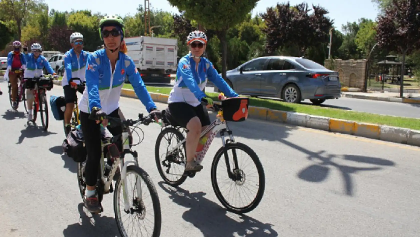 Van Gölü Aktivistleri Derneği'nden Yeşilay Bisiklet Turu etkinliğine destek