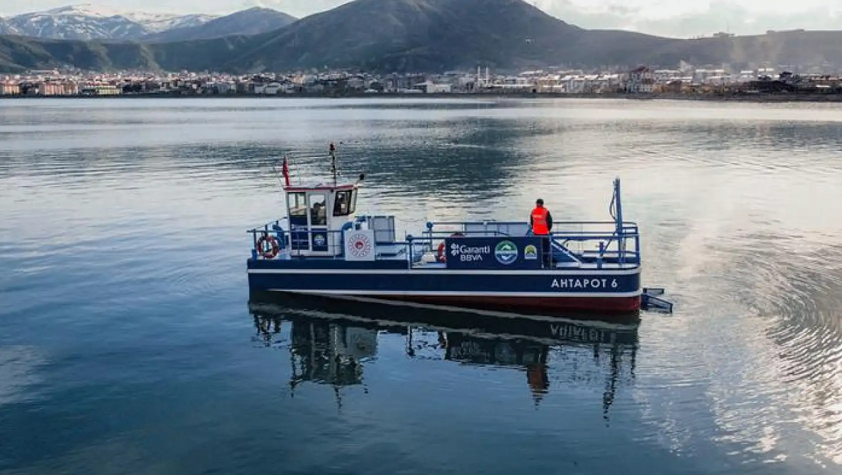 Van Gölü'nde toplanan atıklar geri dönüşüme kazandırıldı