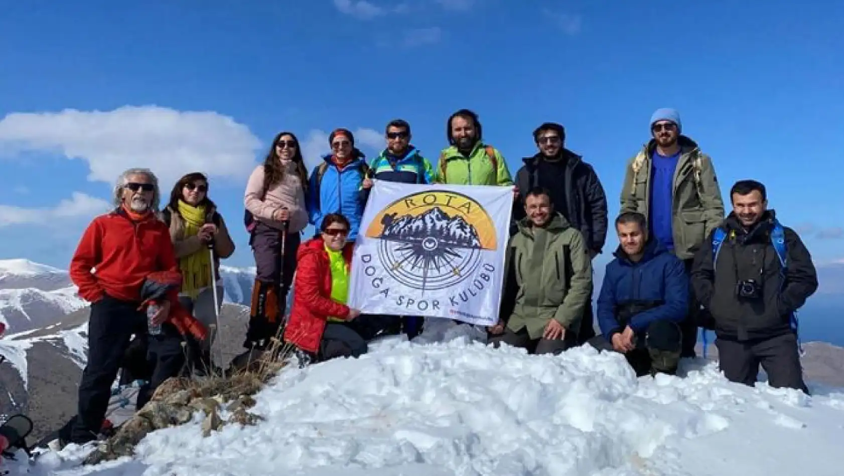 Van Gölü'nün eşsiz koylarını gezdiler