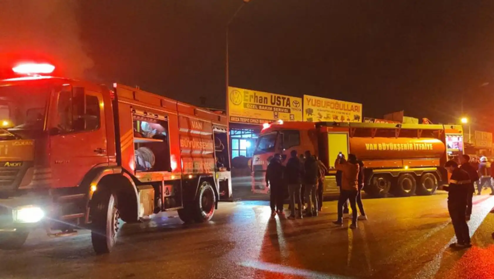 Van Oto Sanayi Sitesi'nde korkutan yangın