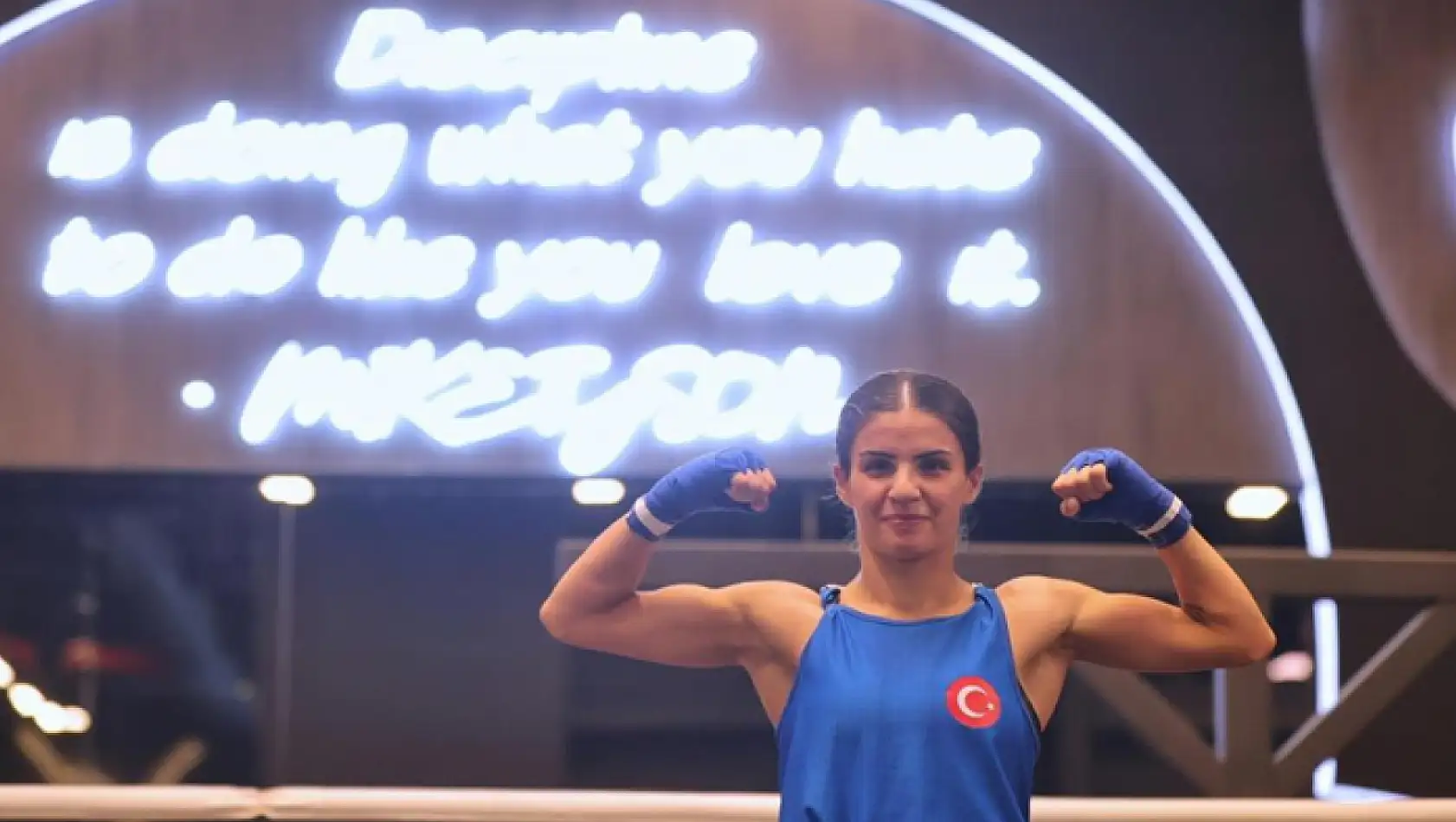 Vanlı sporcu Evin Erginoğuz, Türkiye'ye altın madalya getirdi